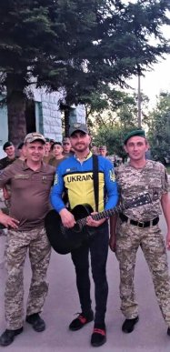 Відомий український співак зустрівся з прикордонниками Мукачівського загону – 02 Відомий український співак зустрівся з прикордонниками Мукачівського загону – 02