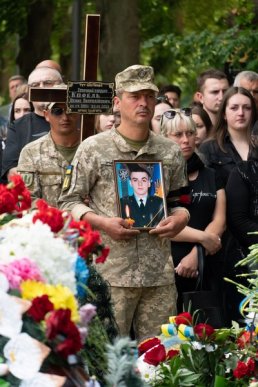 На Закарпатті поховали двох загиблих захисників – 03