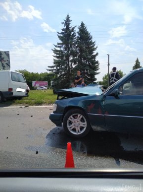 На в’їзді в Мукачево зіткнулись авто – 04