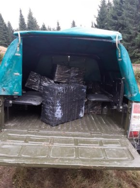 Більше 3 тисяч пачок цигарок намагались переправити через кордон  – 01