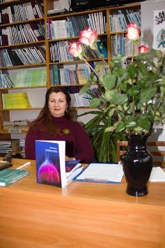 У Закарпатській бібліотеці презентували книгу Наталі Братасюк "Скляна куля" – 09