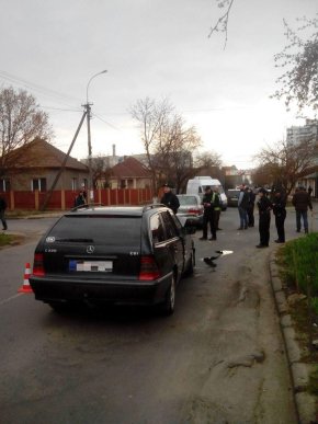 Потрійна ДТП в Ужгороді: п’яний водій "Мерседесу" пересів на пасажирське сидіння і каже, що за кермом був не він – 01