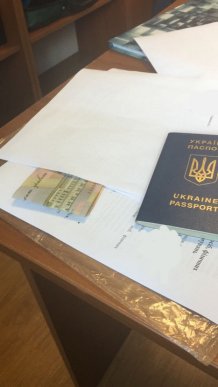 Чоловік пропонував митнику хабар – 01 Чоловік пропонував митнику хабар – 01