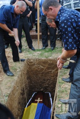 Клячаново у жалобі: односельчани прощались з Героєм, який загинув у зоні АТО (ФОТОРЕПОРТАЖ) – 20