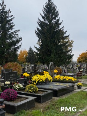 Запалюють свічки та приносять квіти: як проходить День пам’яті померлих на Закарпатті – 07