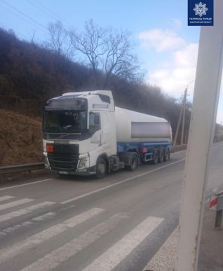 Патрульні виявили водіїв із підробленими документами – 02