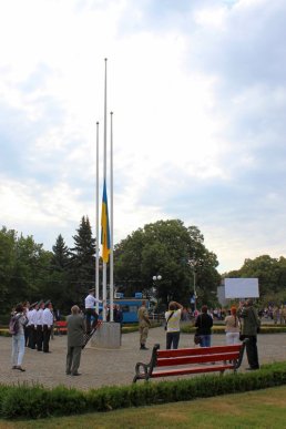 У День Прапора в Ужгороді відбулась святкова хода – 01