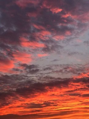 Закарпатці спостерігали неймовірний захід сонця – 01