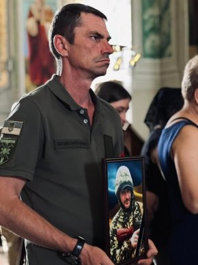 Мукачево попрощалося із загиблим на війні Героєм – 03 Мукачево попрощалося із загиблим на війні Героєм – 03