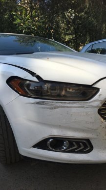 В Ужгороді розшукують водія, який пошкодив чуже авто і втік – 01