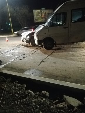 В Ужгороді трапилася масштабна аварія: є постраждалі – 03