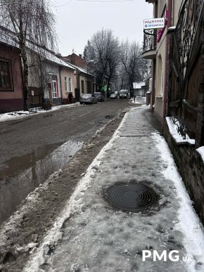 Наслідки снігопаду у Мукачеві: що зараз відбувається на вулицях міста – 06