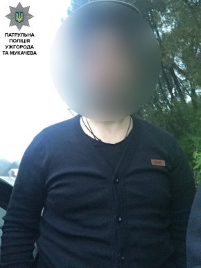 Коли патрульні зупинили авто за порушення ПДР, то навіть не здогадувалися, кого побачать у машині – 01