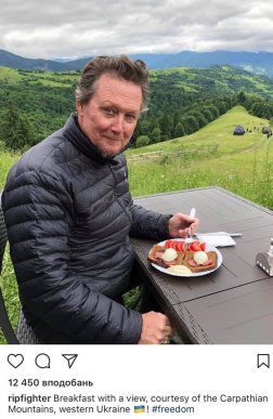 На Закарпаття приїхав відомий американський актор, який знімався у культовому бойовику – 03