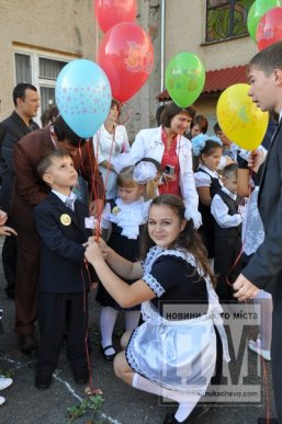 У Мукачівській ЗОШ №7 відбулось урочисте свято Першого дзвоника (ФОТОРЕПОРТАЖ) – 26