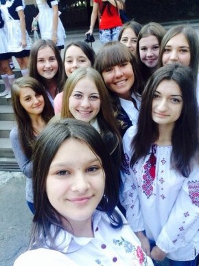 Шкільний фотоальбом: як учні Мукачева 1 Вересня відзначали (ФОТОРЕПОРТАЖ) – 13