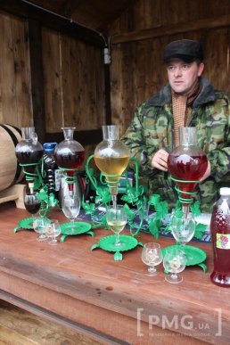 У Мукачеві стартував перший день фестивалю "Червене вино – 2016" – 34 У Мукачеві стартував перший день фестивалю "Червене вино – 2016" – 34