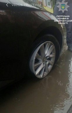 В Ужгороді нетверезий водій намагався втекти від патрульних – 01