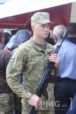 Мукачівці прощаються із загиблим бійцем АТО Олексієм Калабішкою – 03