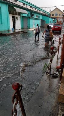 Наслідки негоди: вулиці Мукачева перетворилися на ріки – 02