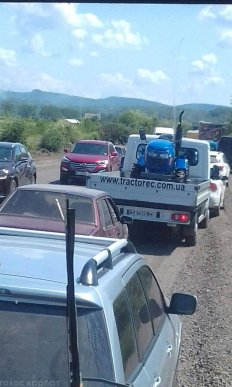 У межах Мукачівського району утворилися кілометрові затори – 02