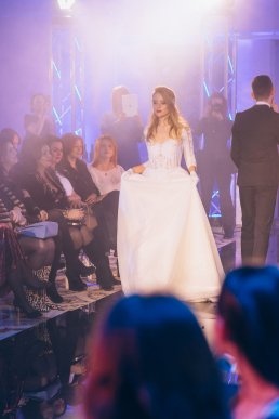 Мода заради життя: на Закарпатті відбувся ІІІ-й благодійний показ мод дизайнерки Роксолани Новак – 32