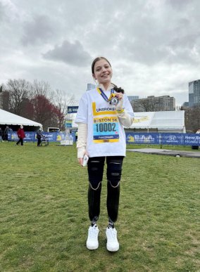 «Наша гордість»: 12-річна українка пробігла Бостонський марафон на протезах – 09