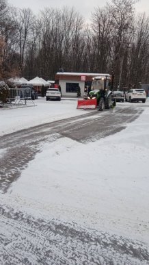 Працює 6 комплексних дорожніх машин: як Ужгород розчищають від снігу – 05