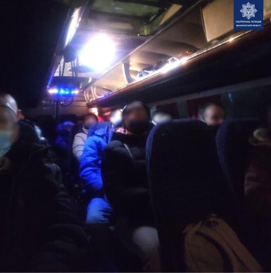 Патрульні зупиняють автобуси, що здійснюють нерегулярні пасажирські перевезення – 02 Патрульні зупиняють автобуси, що здійснюють нерегулярні пасажирські перевезення – 02