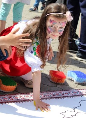 В Ужгороді провели акцію "Майбутнє в руках дітей" – 01 В Ужгороді провели акцію "Майбутнє в руках дітей" – 01