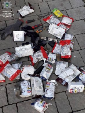 У Мукачеві чоловік проник у поліклініку і намагався скоїти злочин – 04