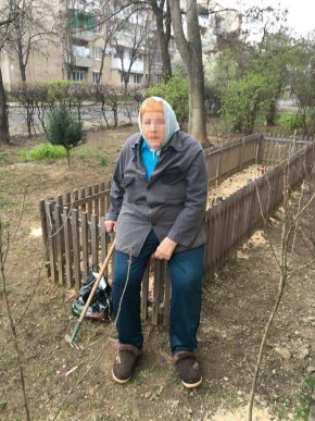 У Мукачеві в мікрорайоні Підгоряни бабуся здійняла переполох своєю витівкою – 04 У Мукачеві в мікрорайоні Підгоряни бабуся здійняла переполох своєю витівкою – 04