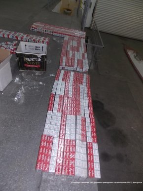 Митники вночі викрили велику партію контрабандних сигарет – 06