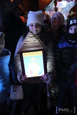 Яскраве святкування Дня святого Мартина у Мукачеві: парад ліхтариків, лицарські бої та вогняне шоу – 61 Яскраве святкування Дня святого Мартина у Мукачеві: парад ліхтариків, лицарські бої та вогняне шоу – 61