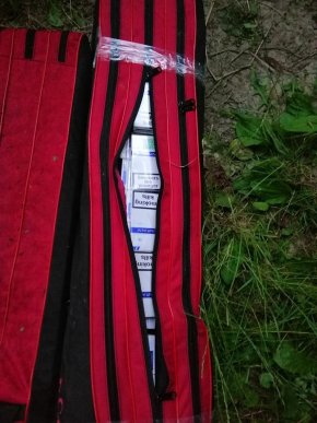 Чоловіки несли великі сумки: біля кордону помітили контрабандистів – 02