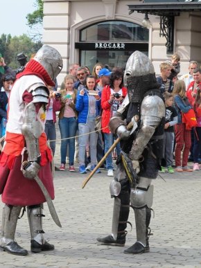 У центрі Ужгорода лицарі влаштували середньовічну битву – 10