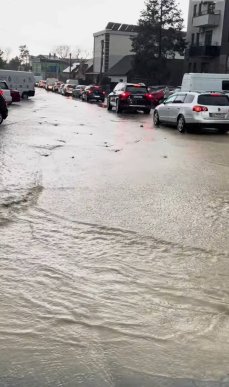 Стихія в Ужгороді: потужна злива перетворила дороги на водні потоки – 02
