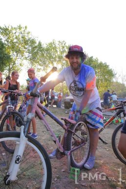 Велозаїзд у День Незалежності України та "кольоровий" флешмоб у Мукачеві: як це було – 28