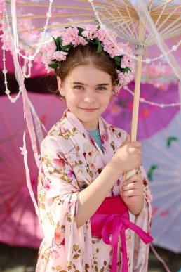 «Острівець Японії»: в Ужгороді провели акцію «Фото патріота» з сакурами – 16