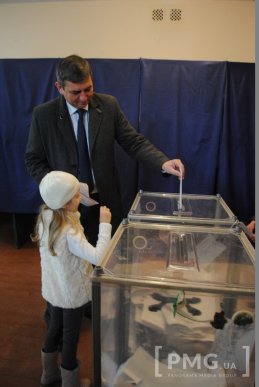 Михайло Качур проголосував "за нову команду ужгородців" – 03