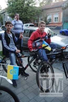 Велолюбителі Мукачева "прокатались" історичними місцями міста (ФОТО) – 28