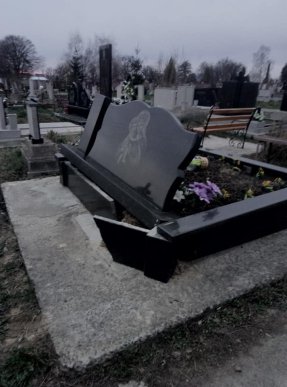 У Мукачеві на кладовищі розтрощили пам’ятники – 03 У Мукачеві на кладовищі розтрощили пам’ятники – 03