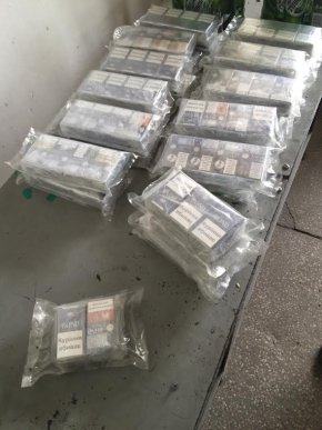 Для перевезення сигарет контрабандисти використовували застарілі автомобілі – 04
