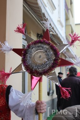 У Мукачеві урочисто відкрили фестиваль "Червене вино – 2016" – 01