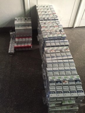 На Закарпатті затримали мікроавтобус з повним "диваном" контрабанди – 04