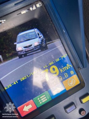 Що накоїв водій Mazda поблизу Мукачева: подробиці – 02