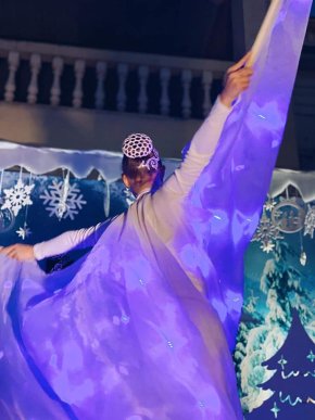 В центрі Мукачева дітлахи отримали солодкі подарунки – 12