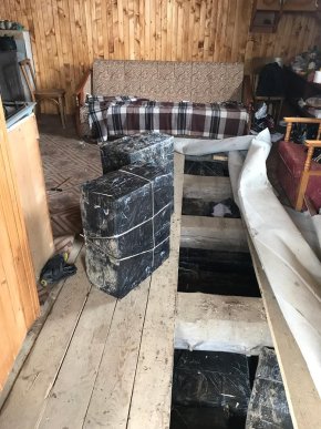 У будинку лісника виявили понад 36 тисяч пачок контрабандних сигарет – 08 У будинку лісника виявили понад 36 тисяч пачок контрабандних сигарет – 08