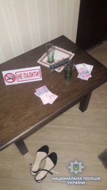 Інтим за 800 гривень: у готелі піймали повію та звідницю – 04