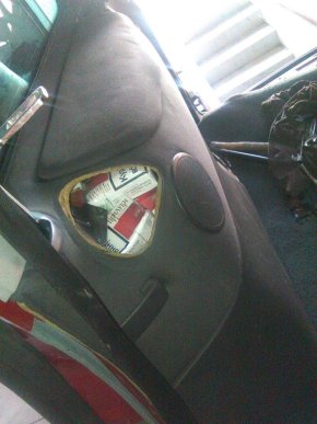 За перевезення контрабандних сигарет закарпатські митники вилучили "Volkswagen" – 05